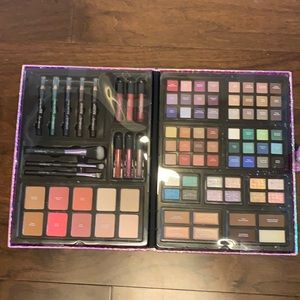 Ulta makeup palate -NWT